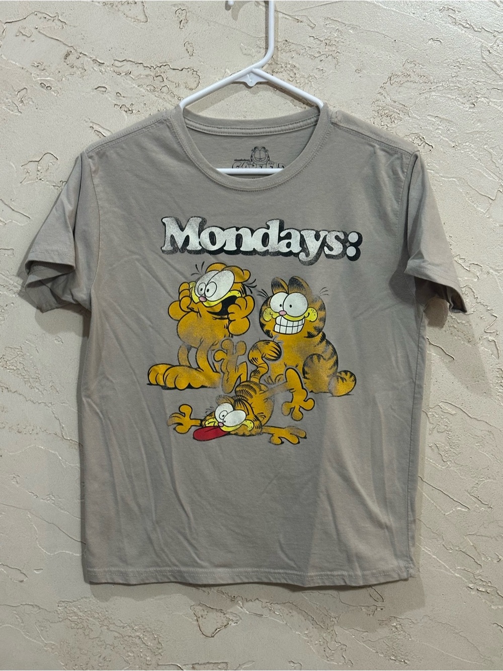 Mondays: Garfield Graphic Distressed Tee in Light Beige Women’s Size Medium
